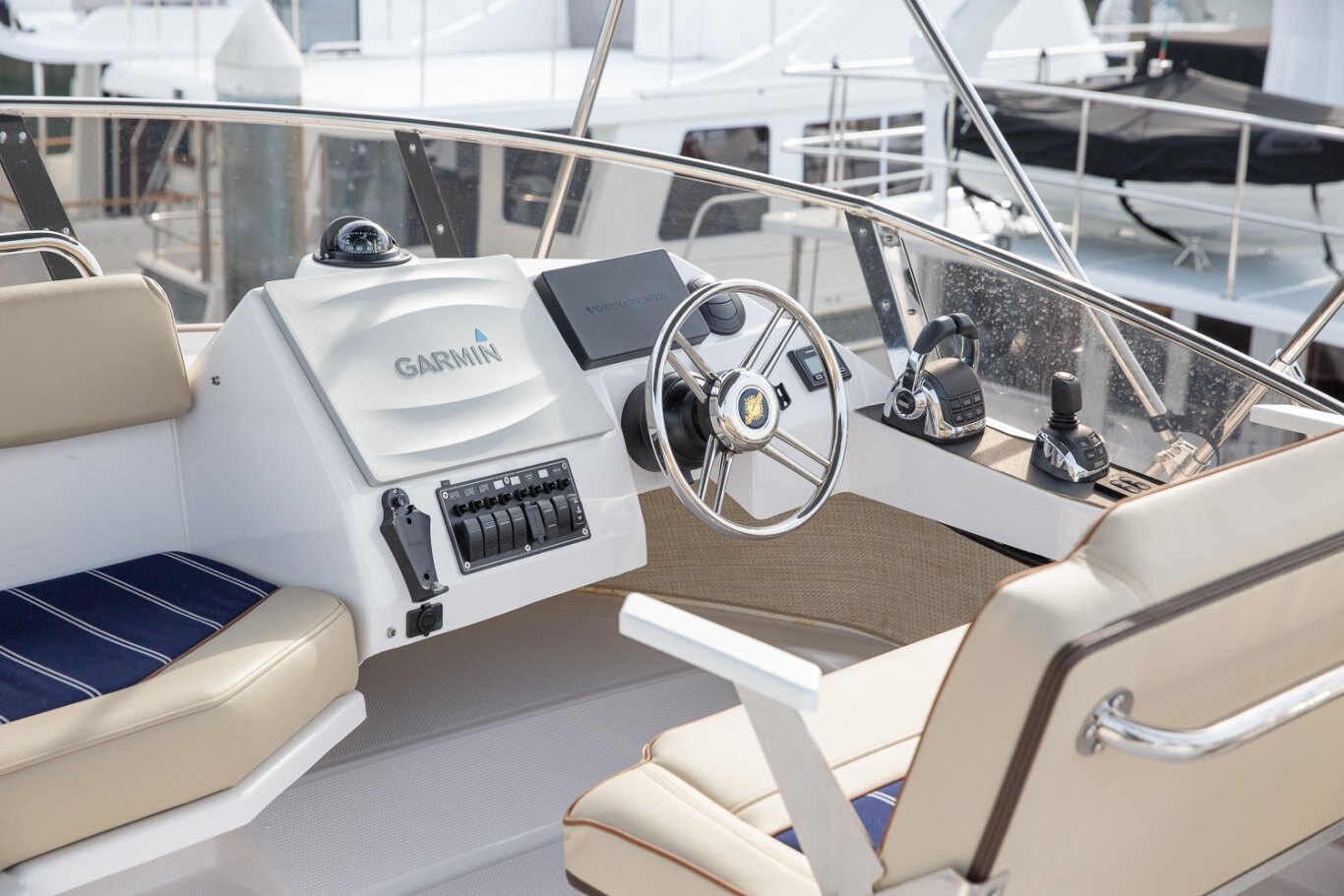 Ranger Tugs R 43 COMMAND BRIDGE