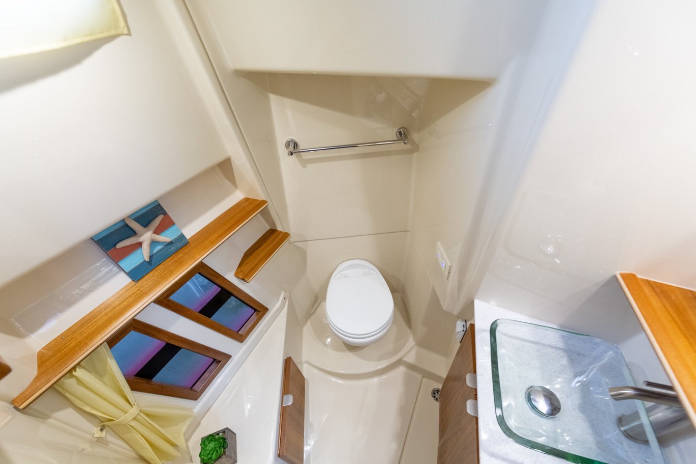 Ranger Tugs R 43 COMMAND BRIDGE