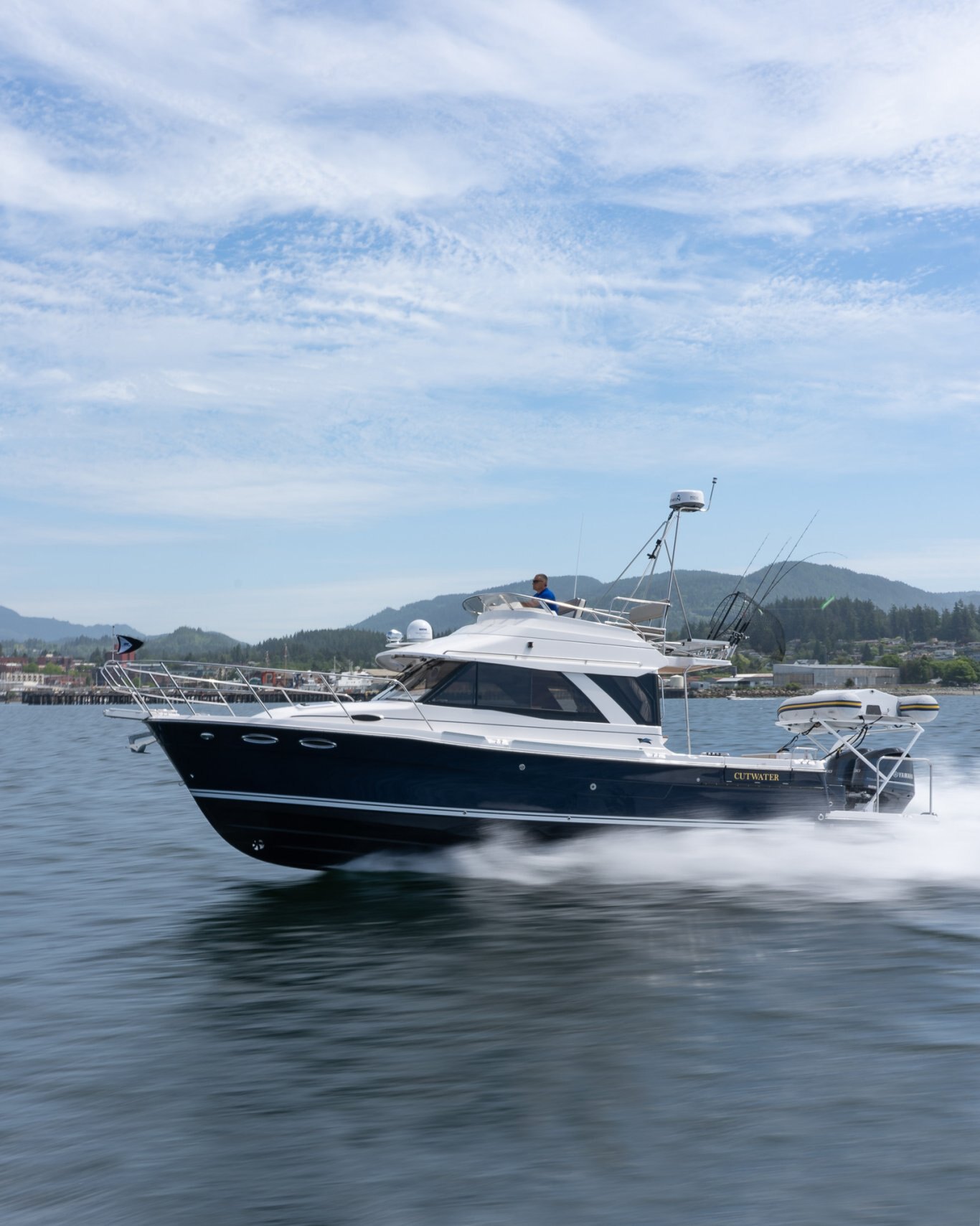 Cutwater C 32 COMMAND BRIDGE