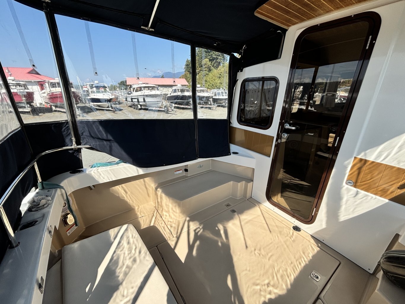 2015 Ranger Tugs R 27