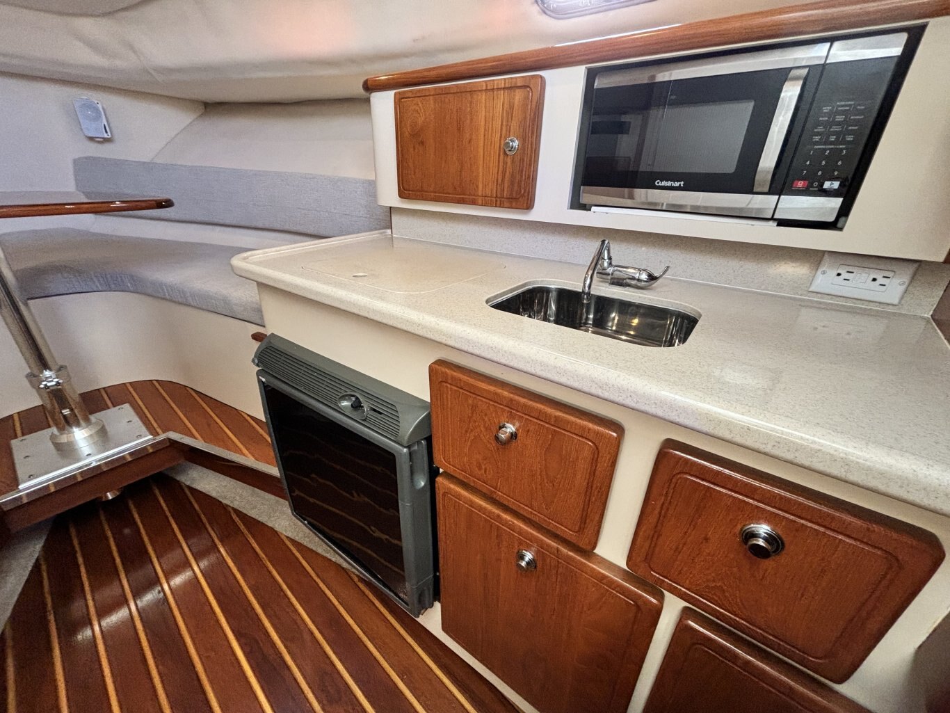 2006 Pursuit 3070 Offshore