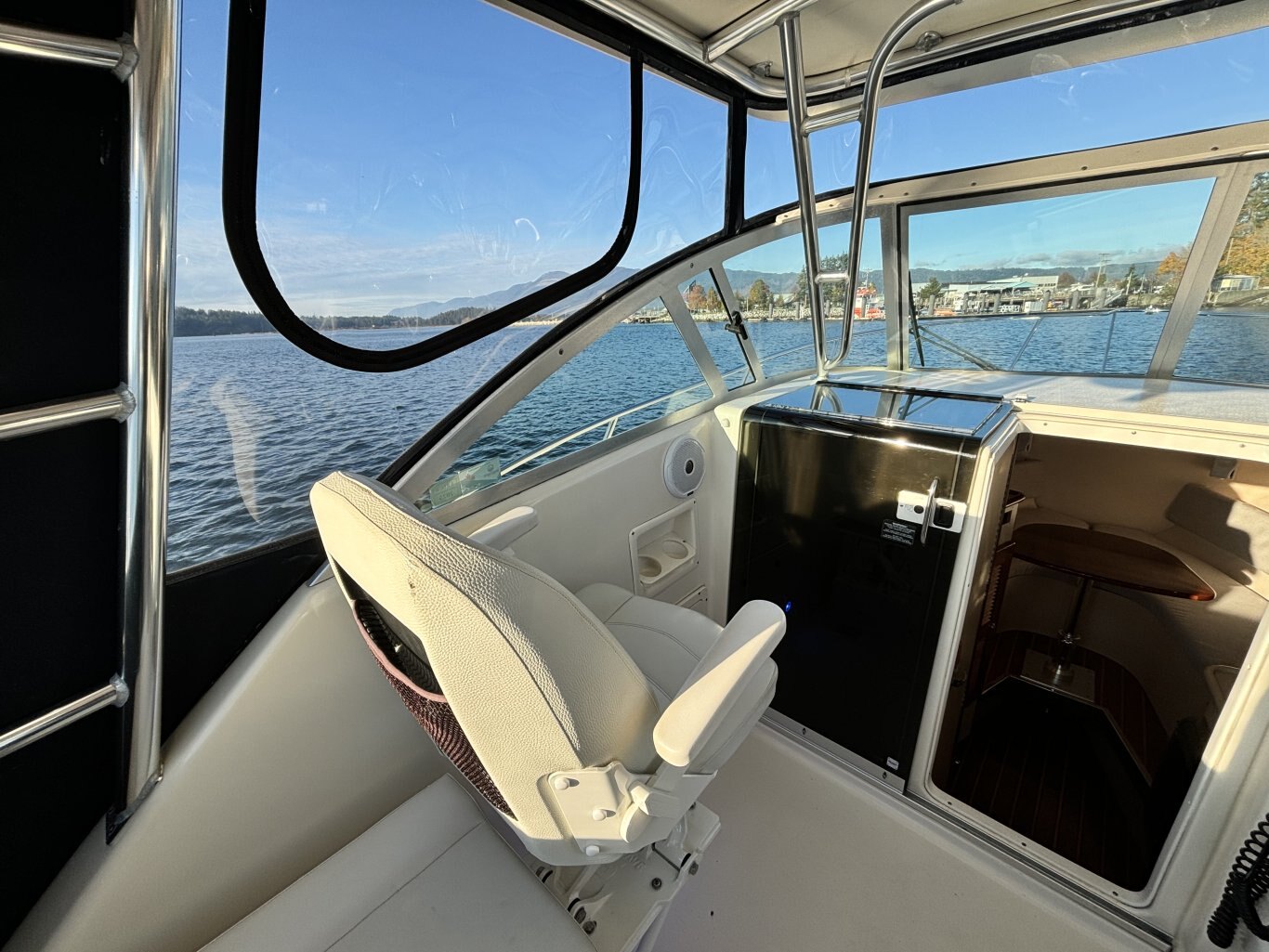 2006 Pursuit 3070 Offshore