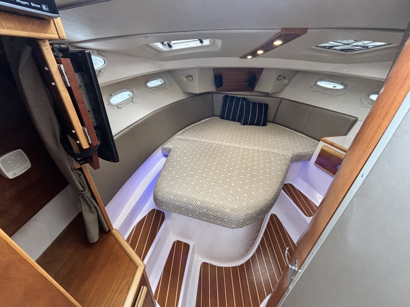 2019 Cutwater C 302 Coupe