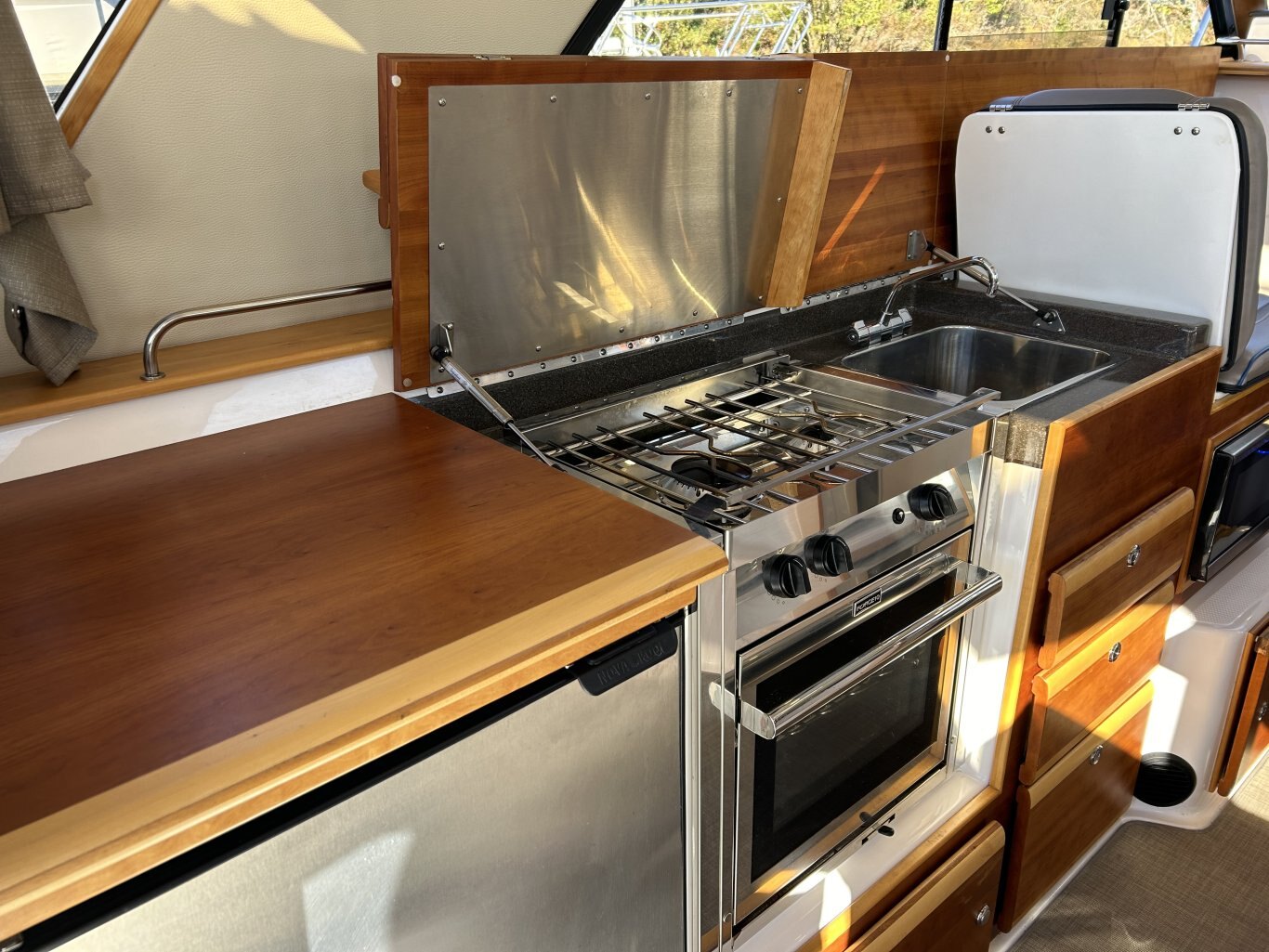 2019 Cutwater C 302 Coupe