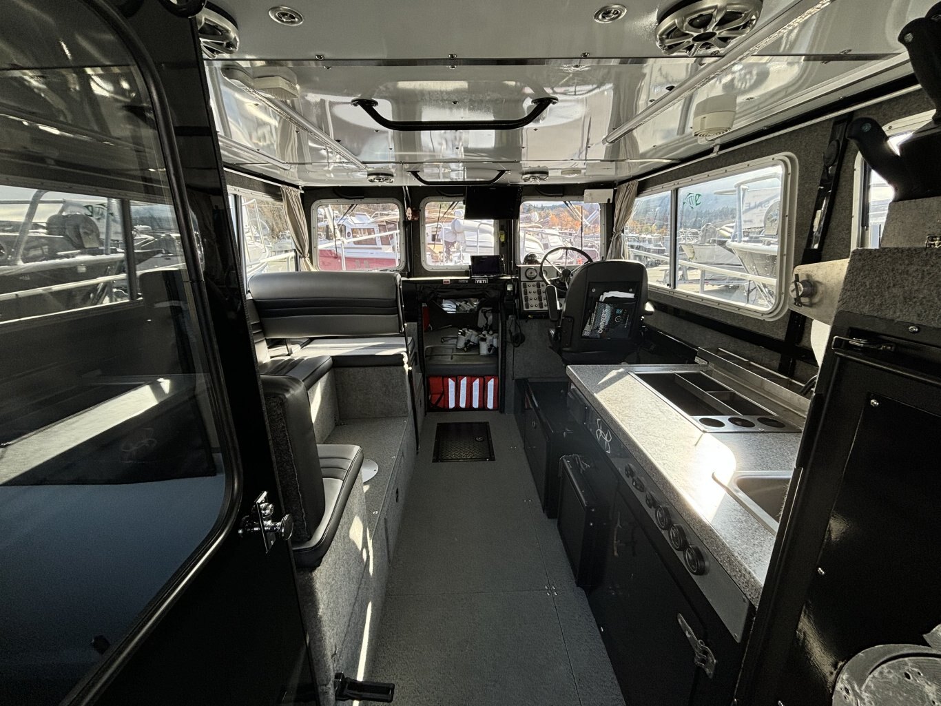 2013 Thunder Jet 32 Pilot Offshore