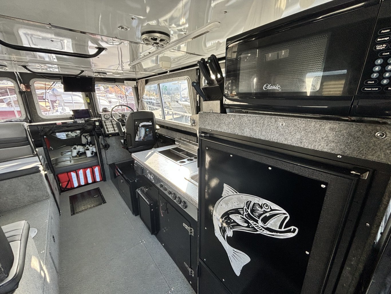 2013 Thunder Jet 32 Pilot Offshore