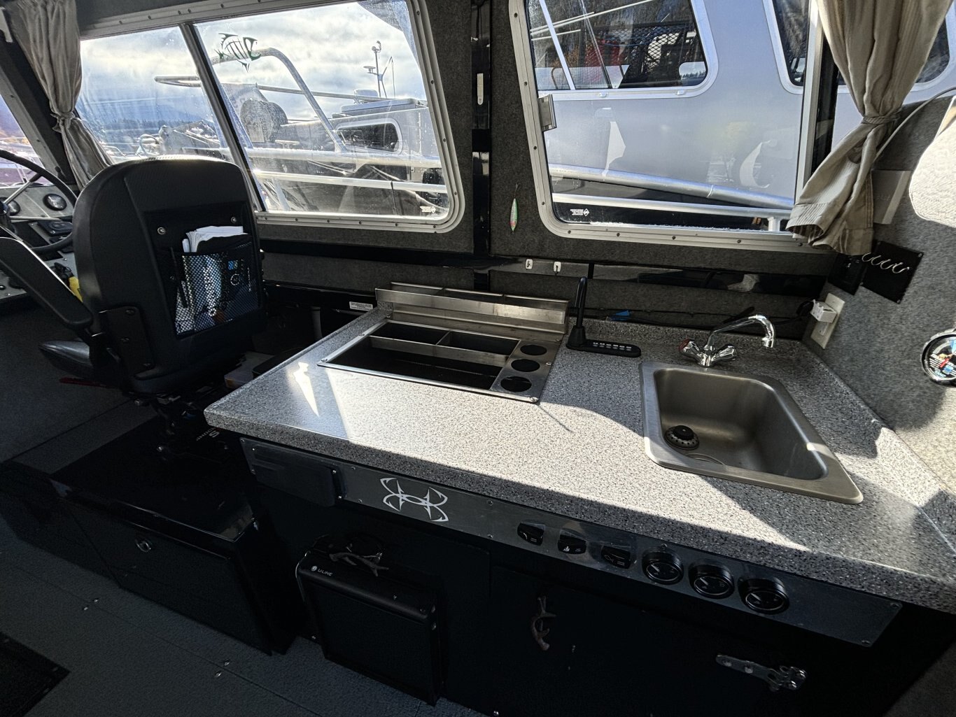 2013 Thunder Jet 32 Pilot Offshore