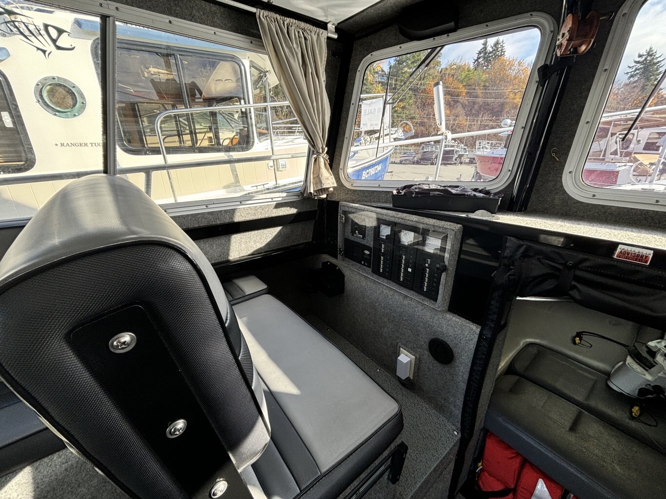 2013 Thunder Jet 32 Pilot Offshore