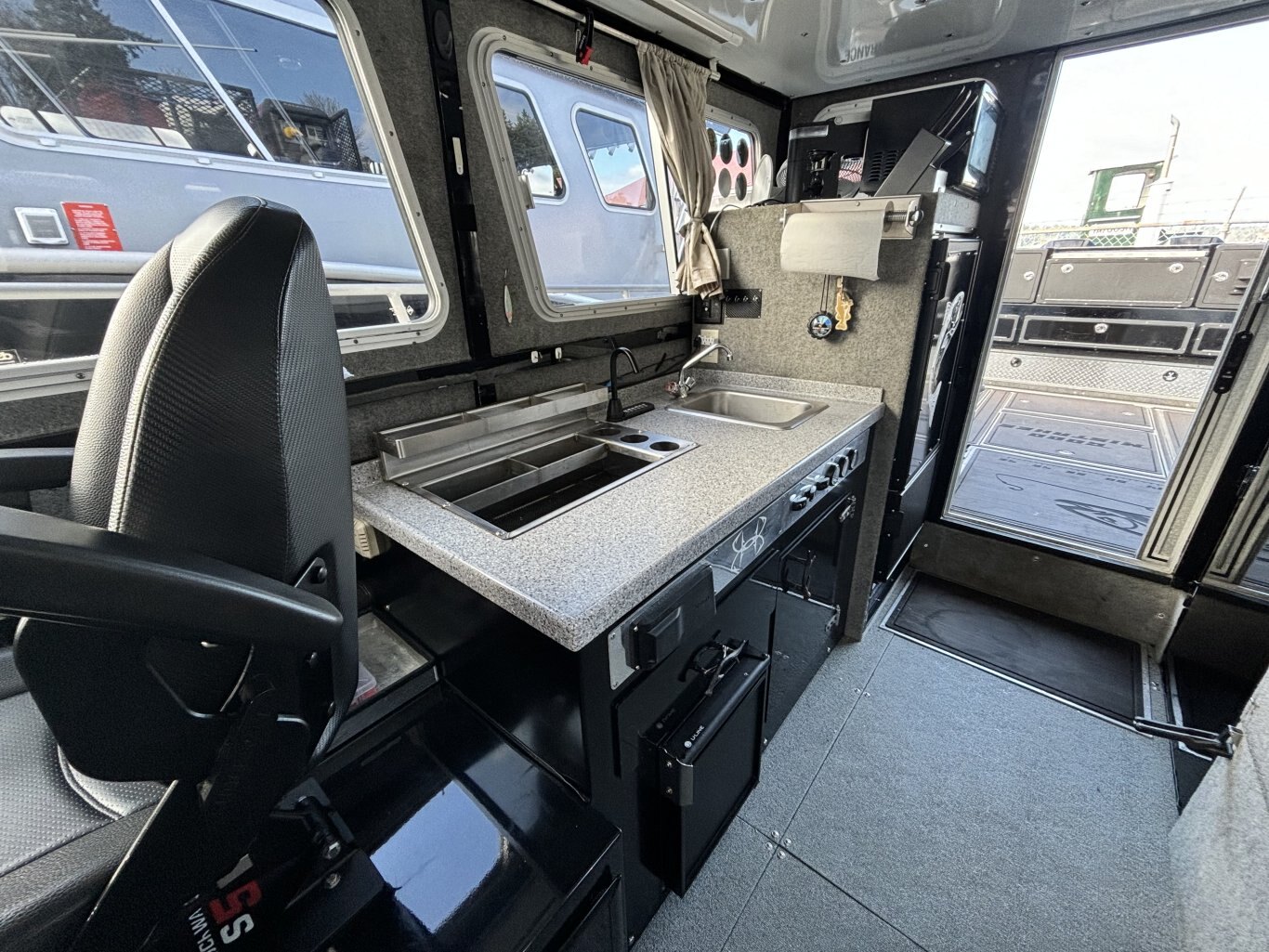 2013 Thunder Jet 32 Pilot Offshore