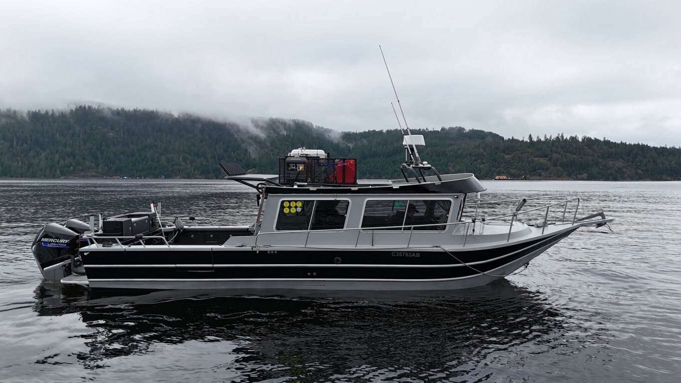 2013 Thunder Jet 32 Pilot Offshore