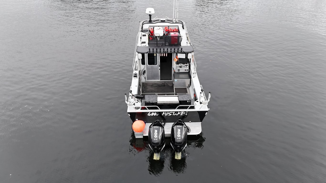 2013 Thunder Jet 32 Pilot Offshore