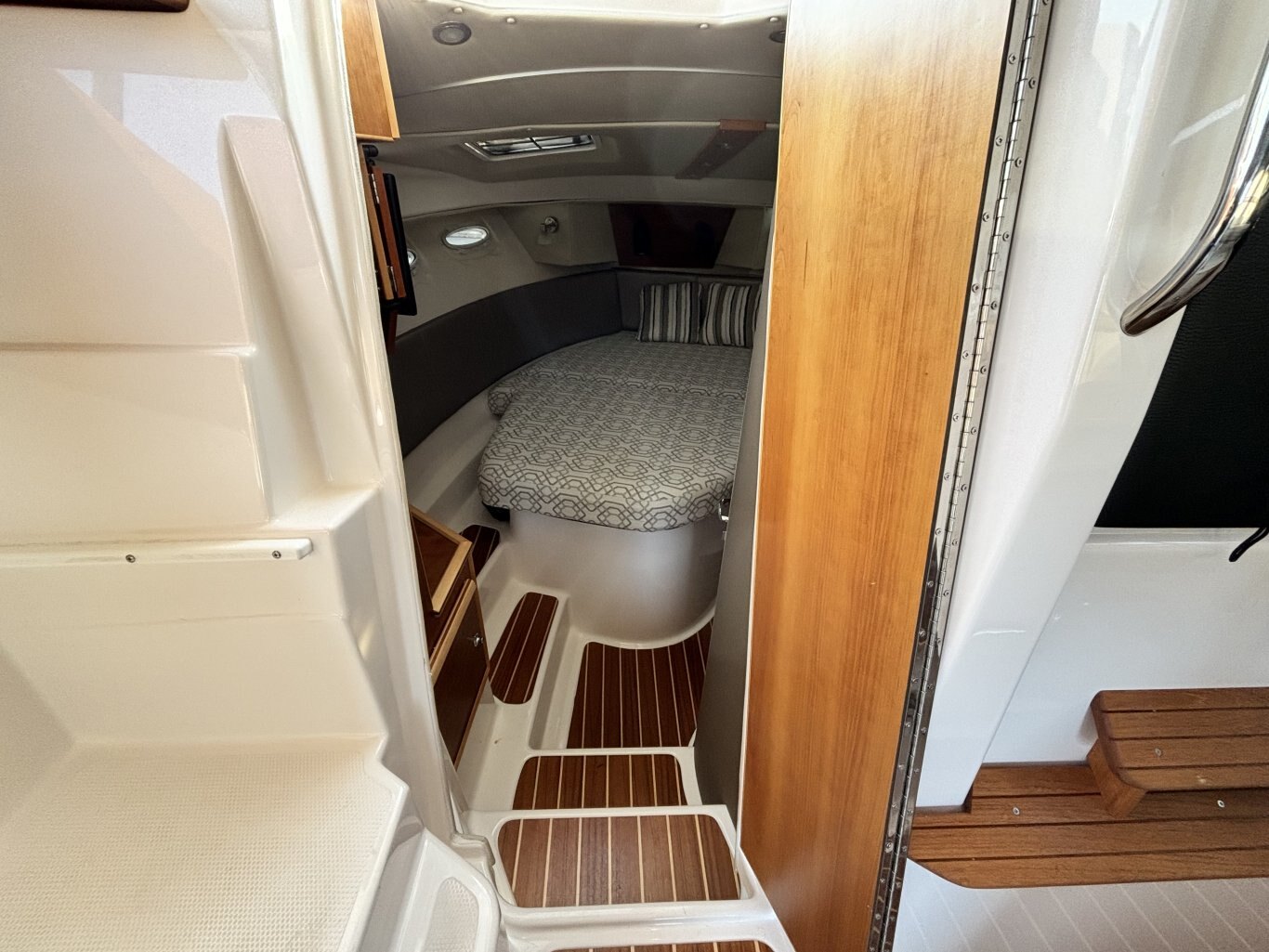 2022 Cutwater C 32 CB