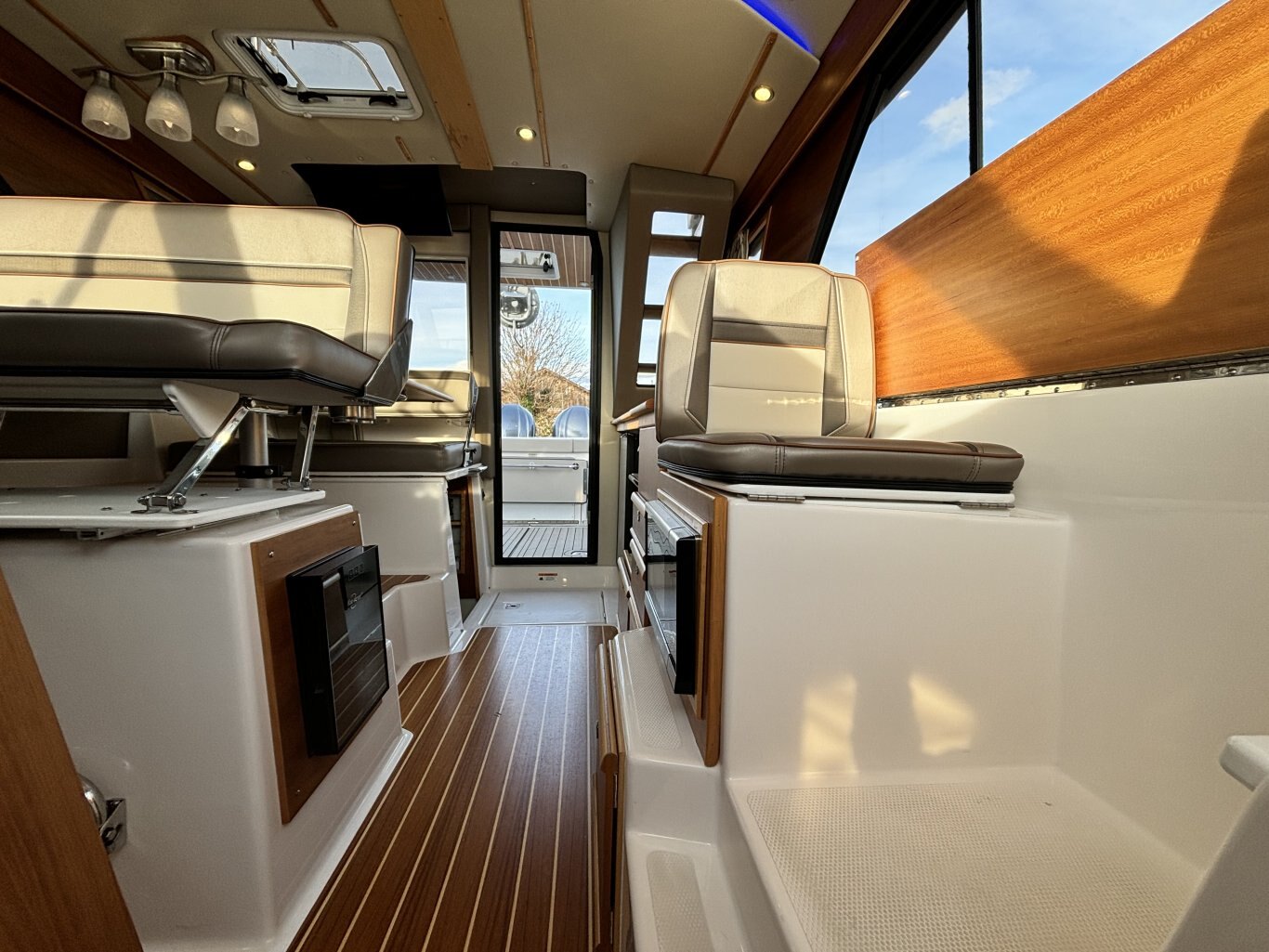 2022 Cutwater C 32 CB