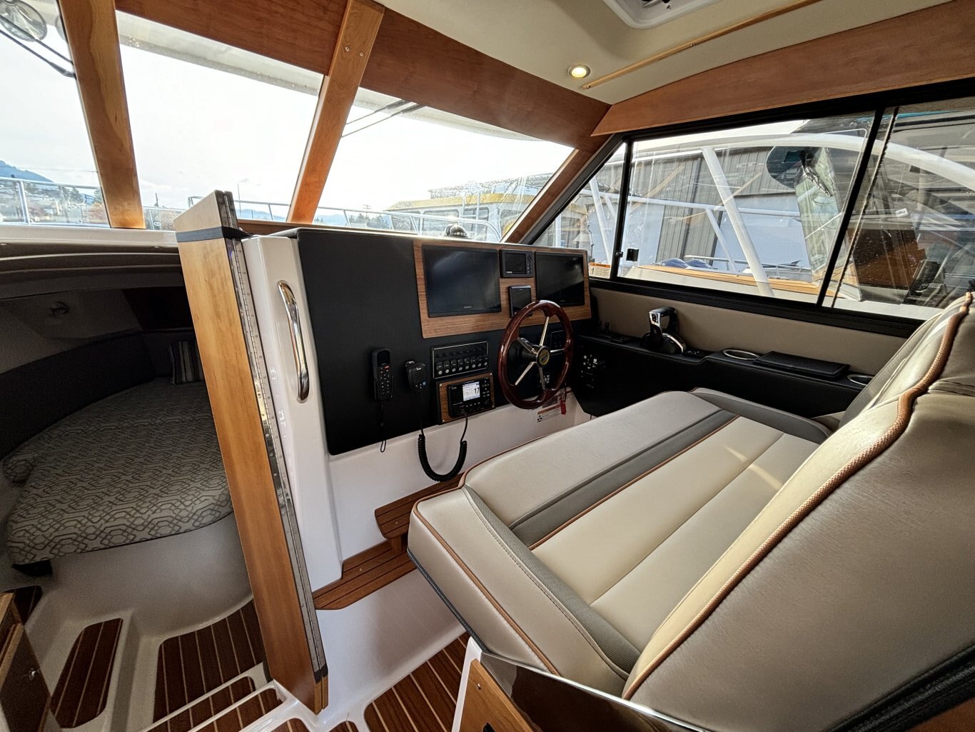 2022 Cutwater C 32 CB