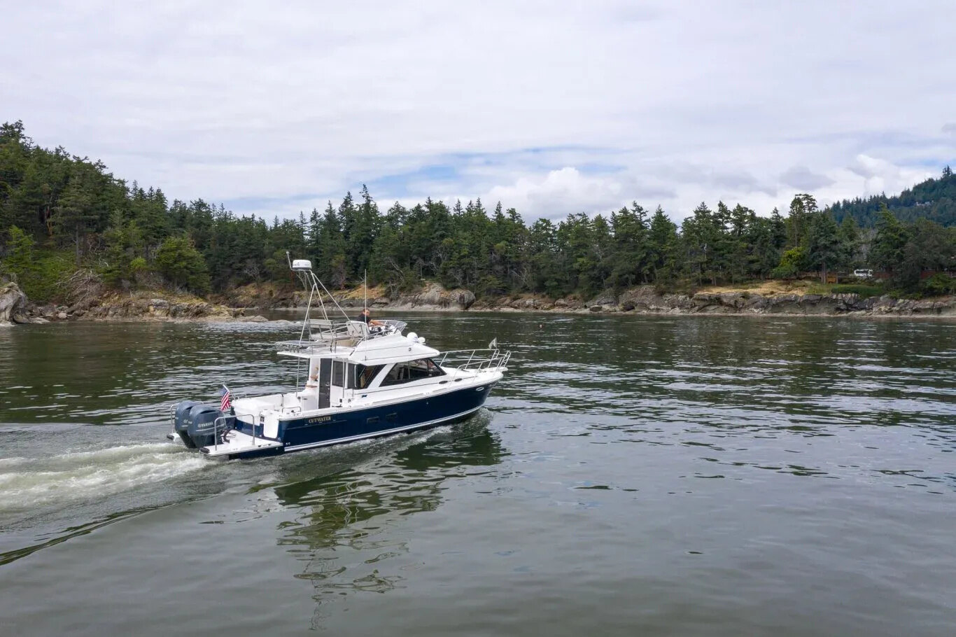 Cutwater C 32 COMMAND BRIDGE