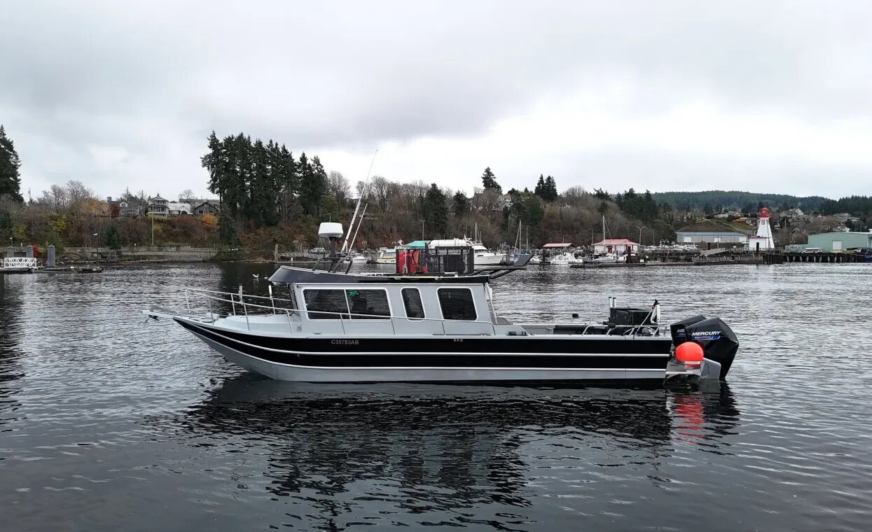 2013 Thunder Jet 32 Pilot Offshore