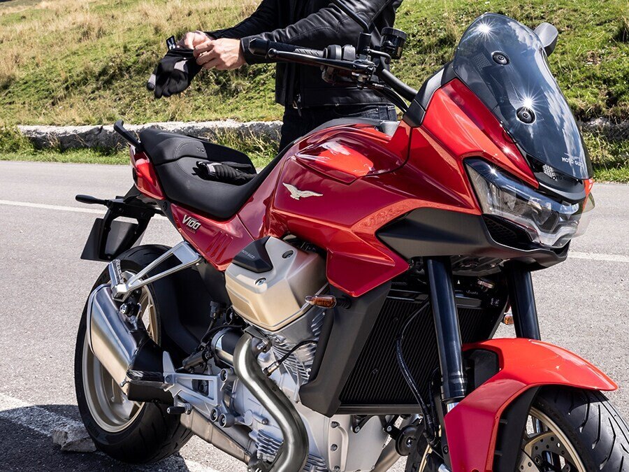 2025 Moto Guzzi V100 Mandello Rosso Magma | BRP, Aprilia, Moto