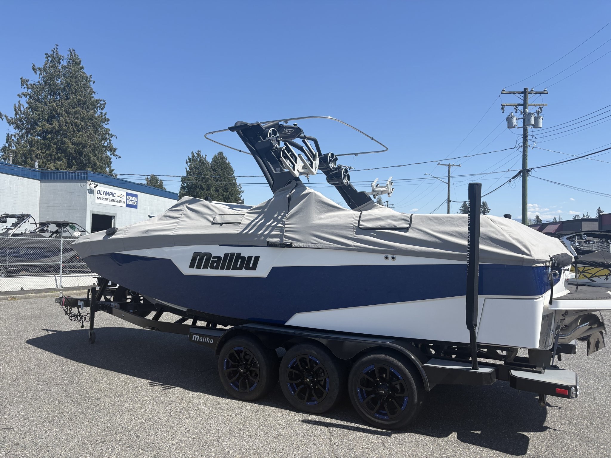 2021 MALIBU M240 ***FINANCING AVAILABLE*** AND WE DELIVER LAKE SIDE!