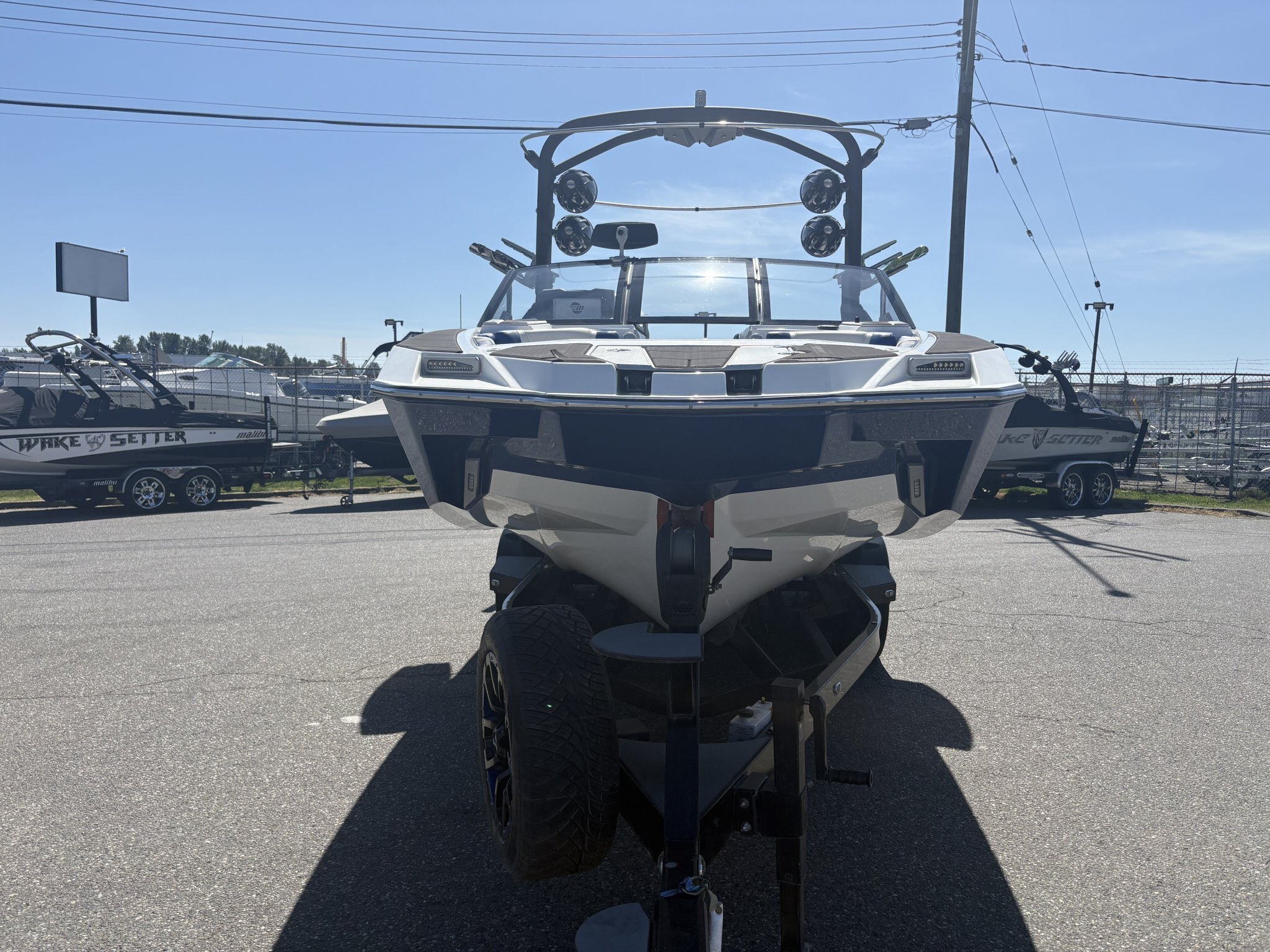 2021 MALIBU M240 ***FINANCING AVAILABLE*** AND WE DELIVER LAKE SIDE!