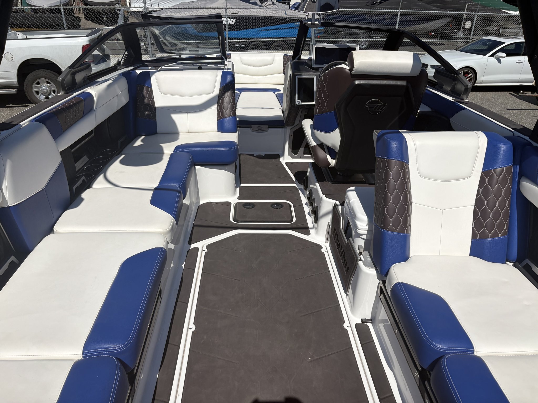 2021 MALIBU M240 ***FINANCING AVAILABLE*** AND WE DELIVER LAKE SIDE!