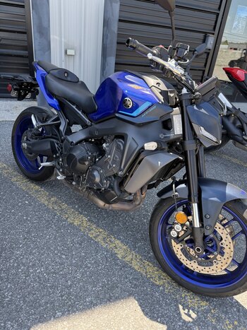 2025 Yamaha XSR700 Team Yamaha Blue