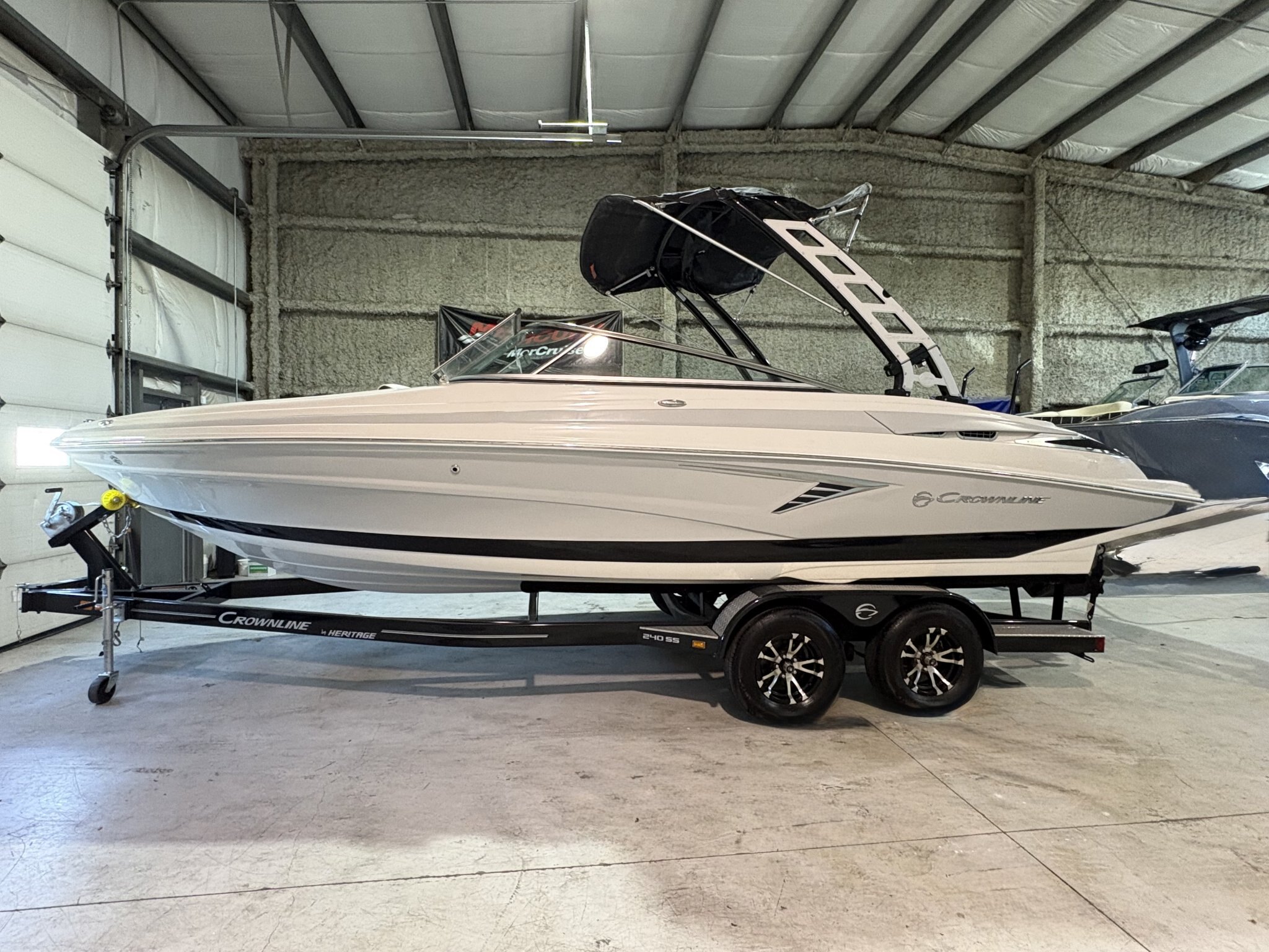 2022 Crownline 240 SS