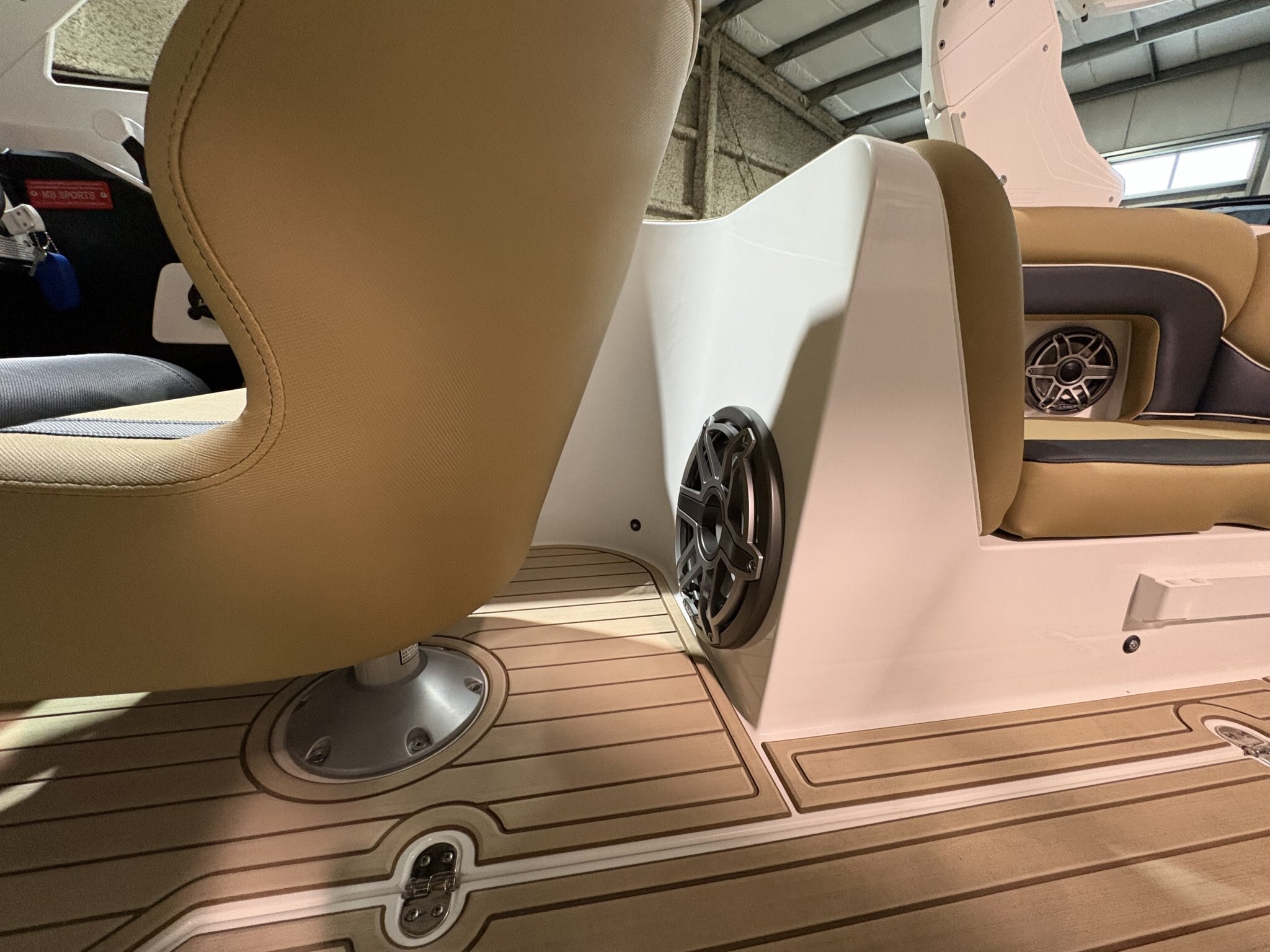 2025 MB SPORTS Tomcat F22' Alpha