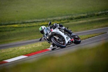 2025 Kawasaki NINJA ZX-6R NON-ABS Ebony / Metallic Flat Spark