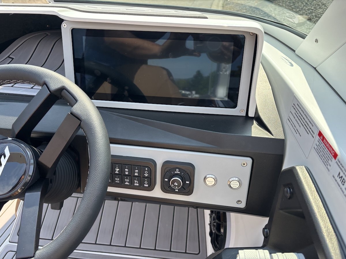 2027 MB Sports ALPHA B52 23