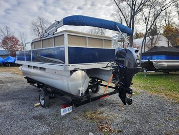 2026 SunCatcher Select 18C Pontoon