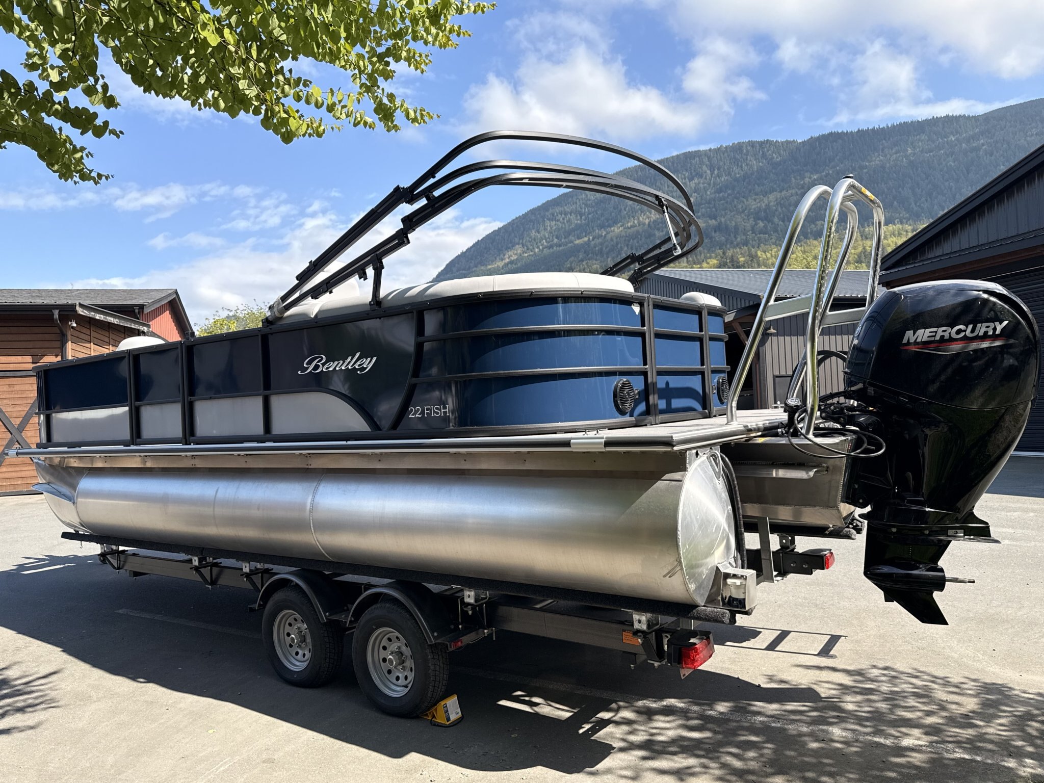 2024 BENTLEY PONTOONS FISH 223 CENTER WALK THROUGH