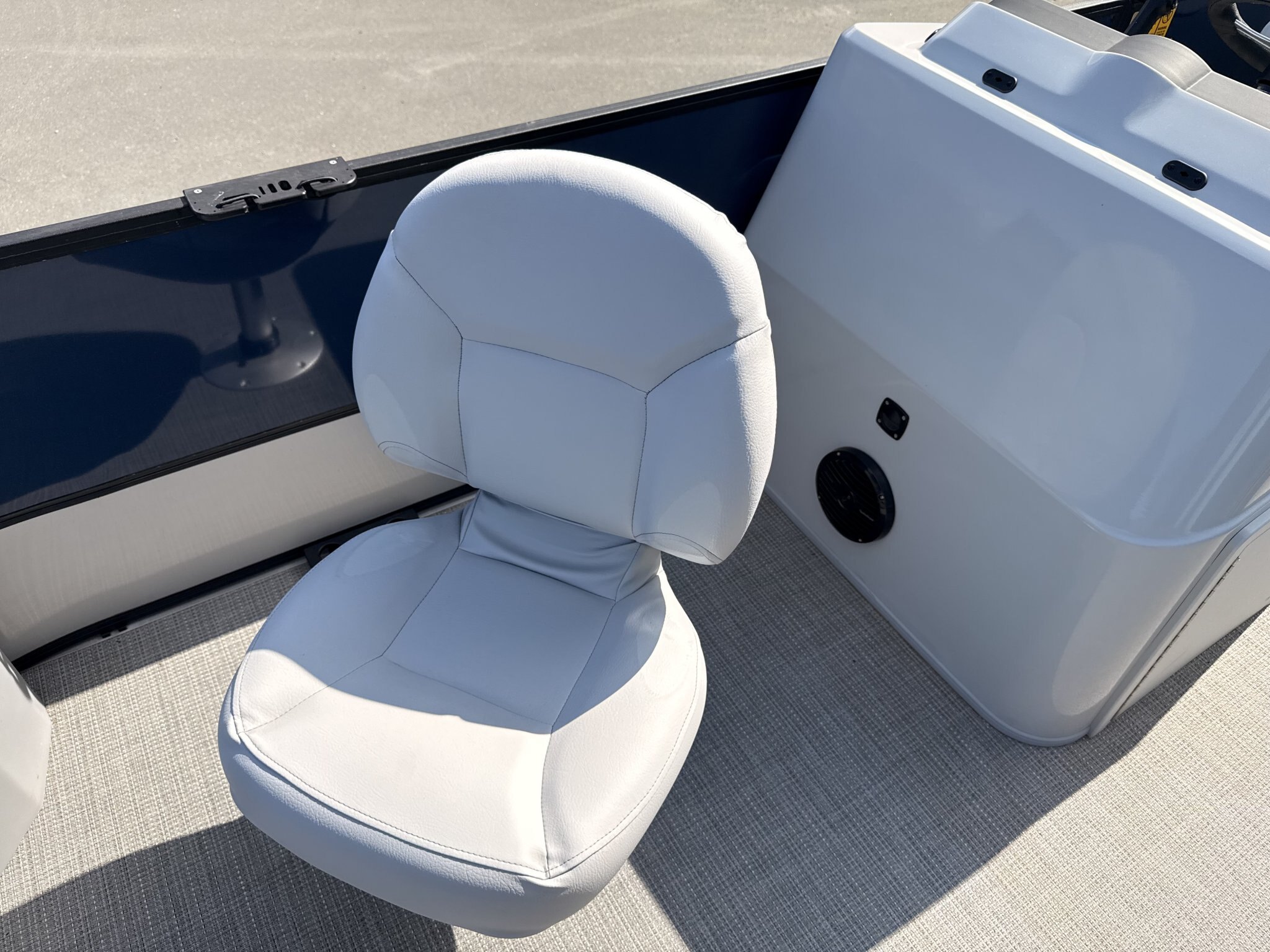2024 BENTLEY PONTOONS FISH 223 CENTER WALK THROUGH