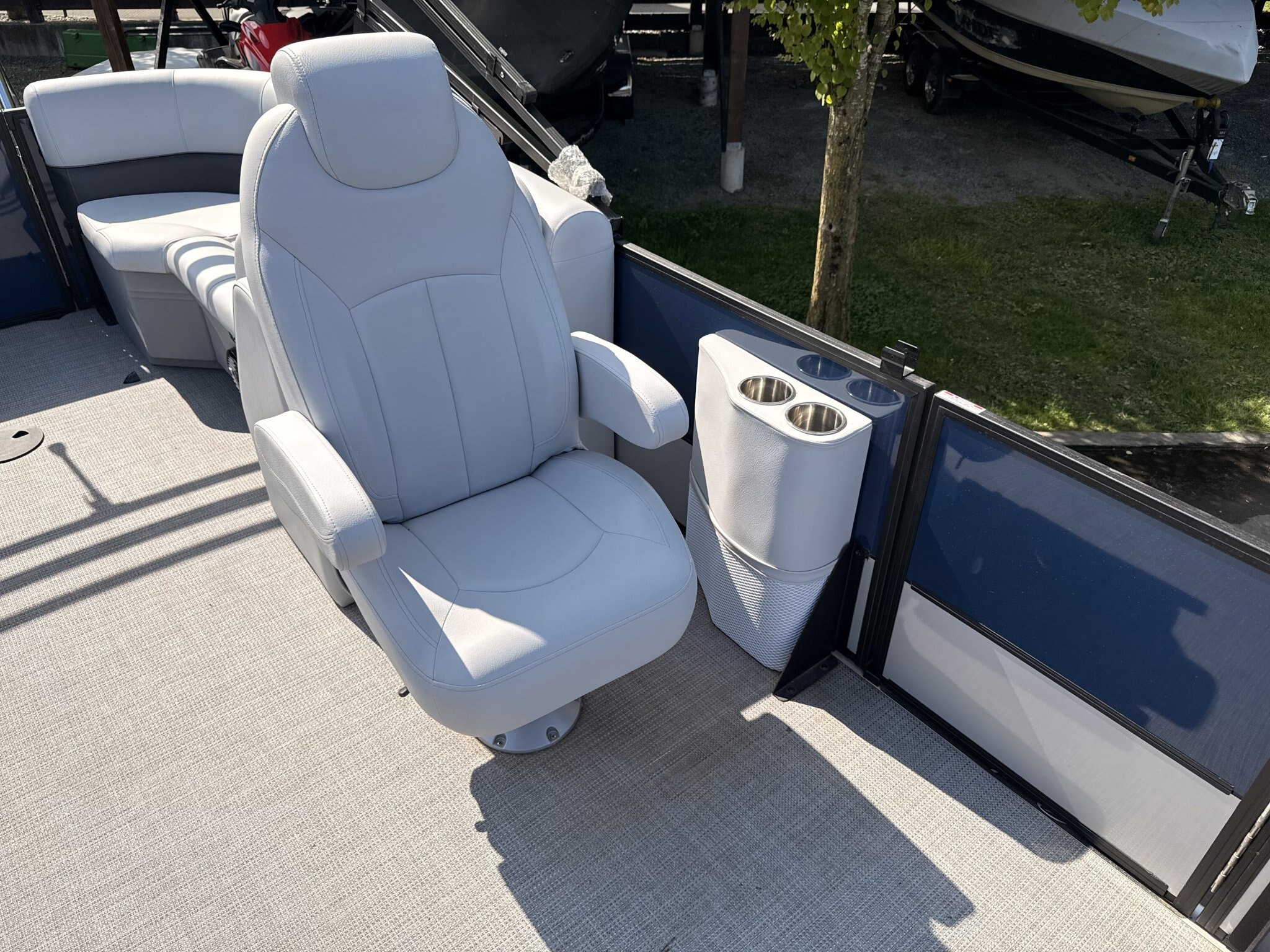 2024 BENTLEY PONTOONS FISH 223 CENTER WALK THROUGH
