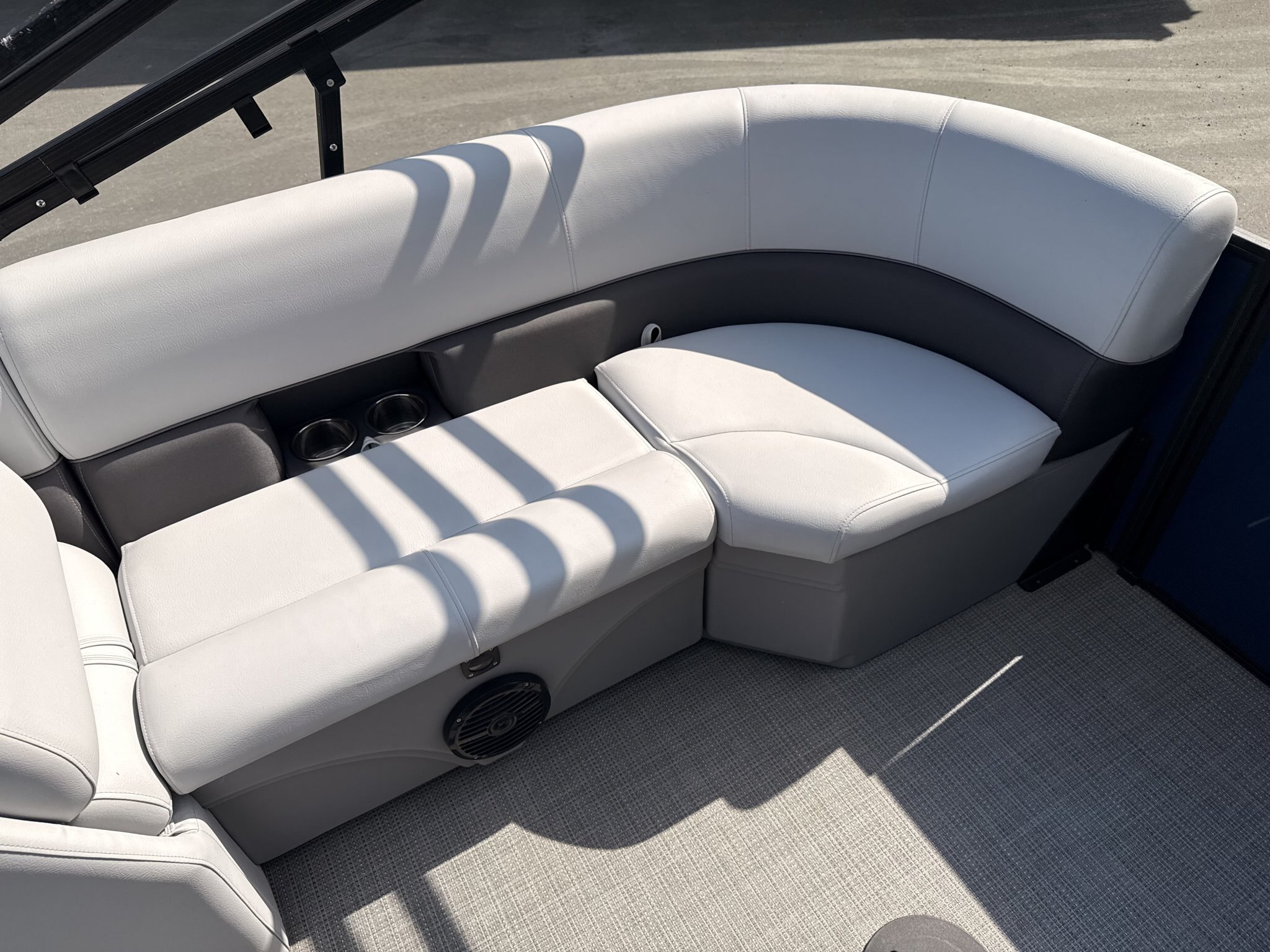 2024 BENTLEY PONTOONS FISH 223 CENTER WALK THROUGH