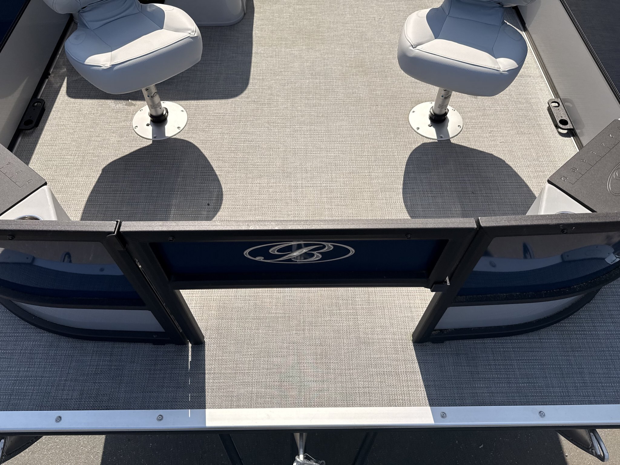 2024 BENTLEY PONTOONS FISH 223 CENTER WALK THROUGH