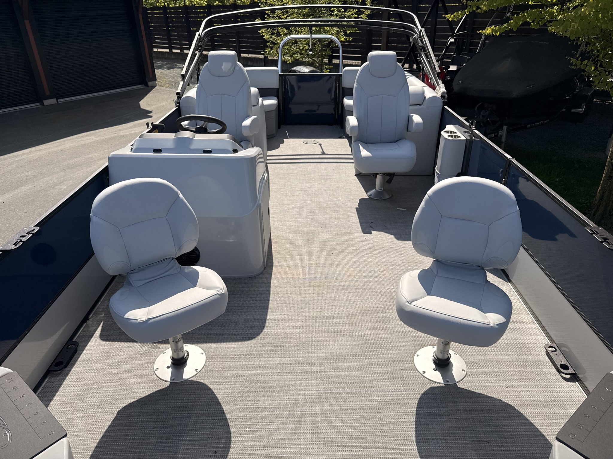 2024 BENTLEY PONTOONS FISH 223 CENTER WALK THROUGH