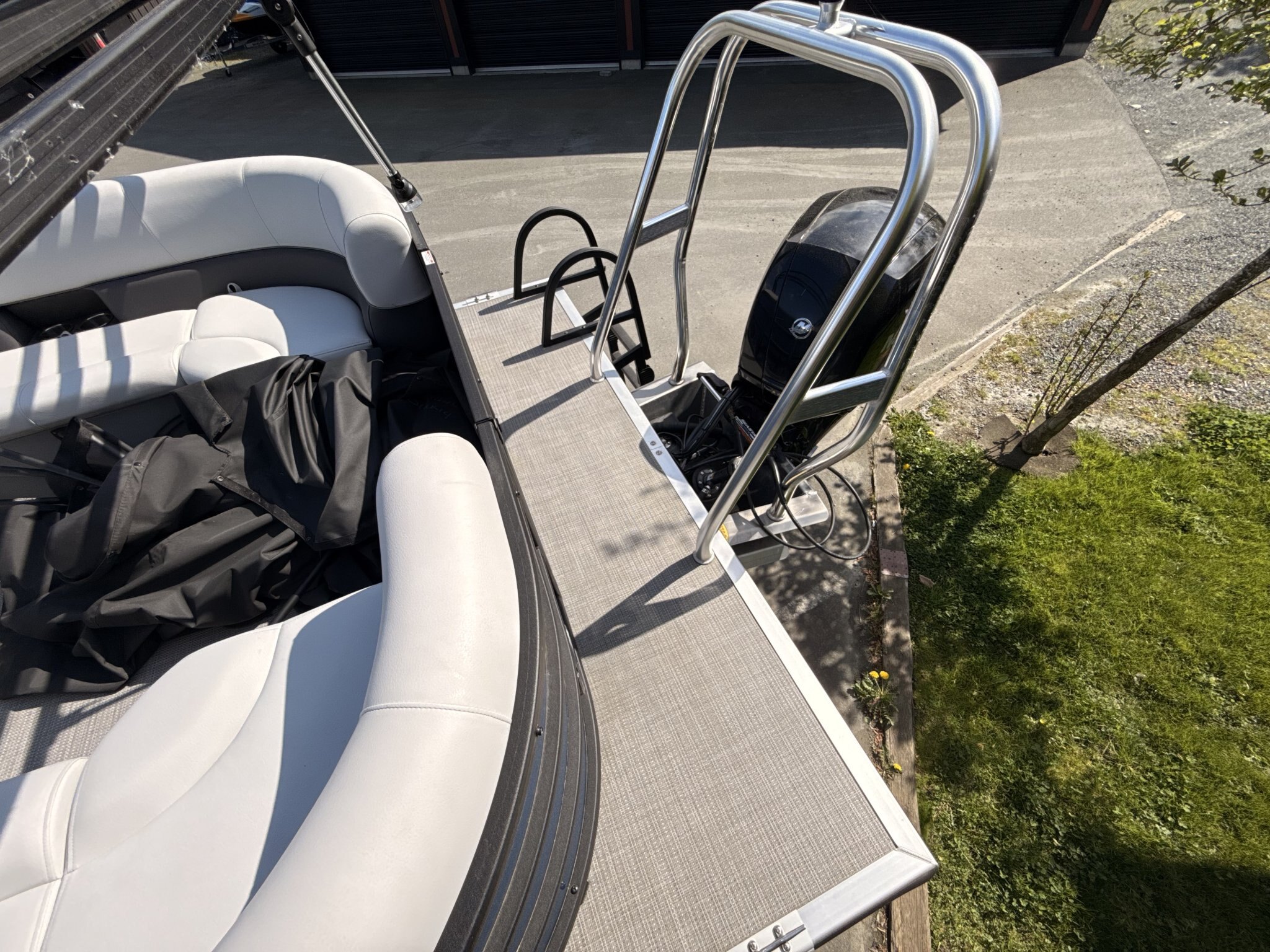 2024 BENTLEY PONTOONS FISH 223 CENTER WALK THROUGH