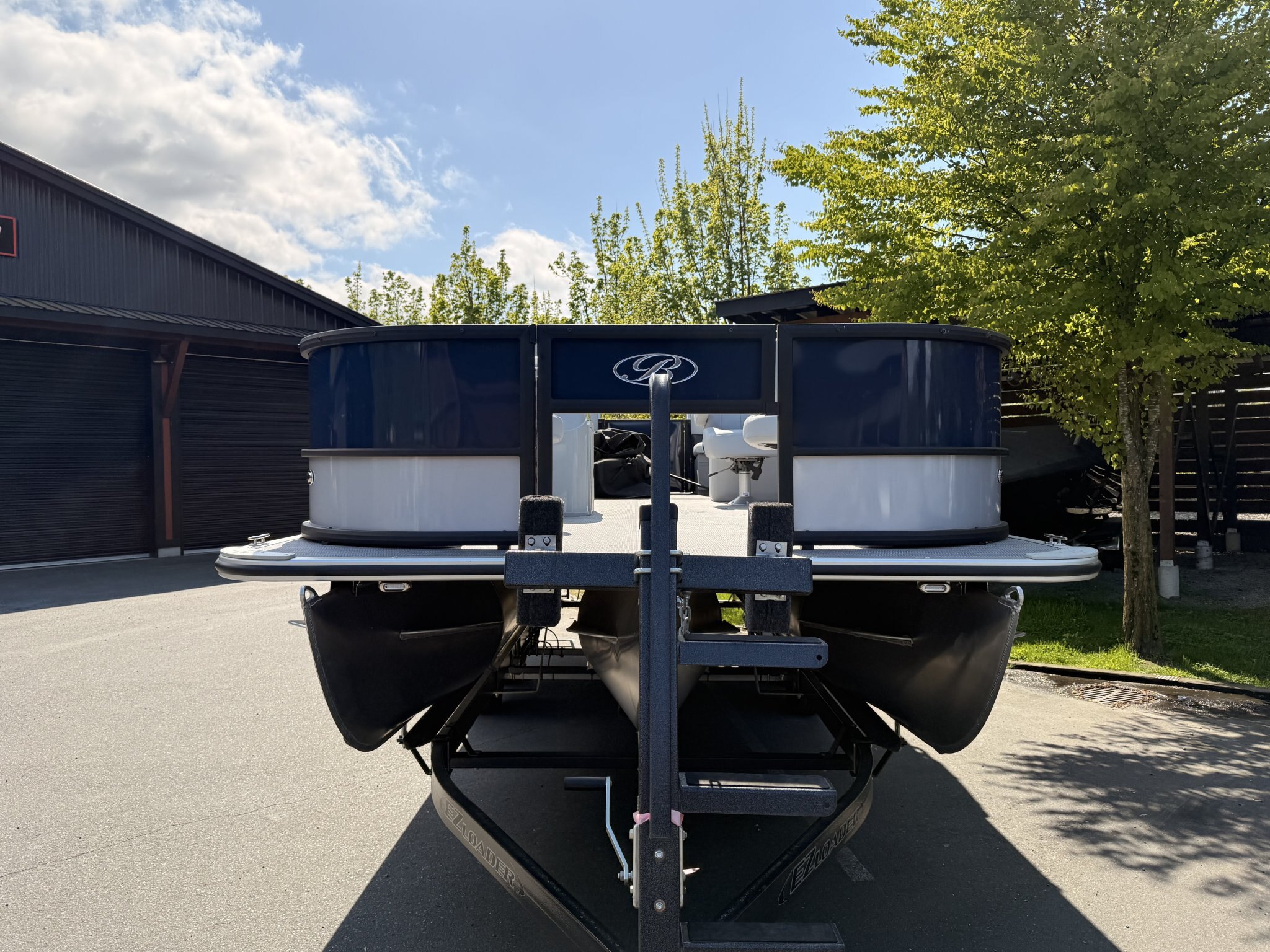 2024 BENTLEY PONTOONS FISH 223 CENTER WALK THROUGH