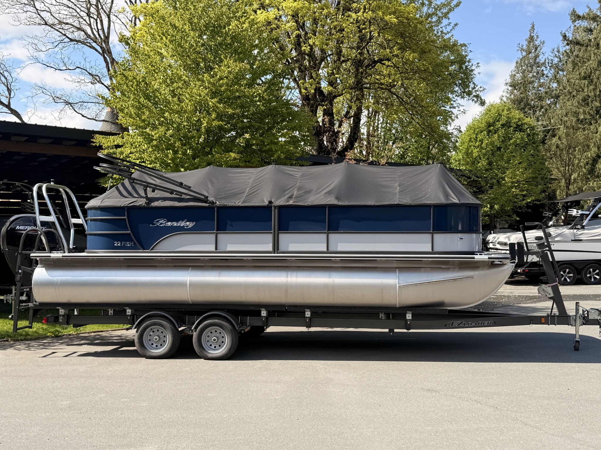 2024 BENTLEY PONTOONS FISH 223 CENTER WALK THROUGH