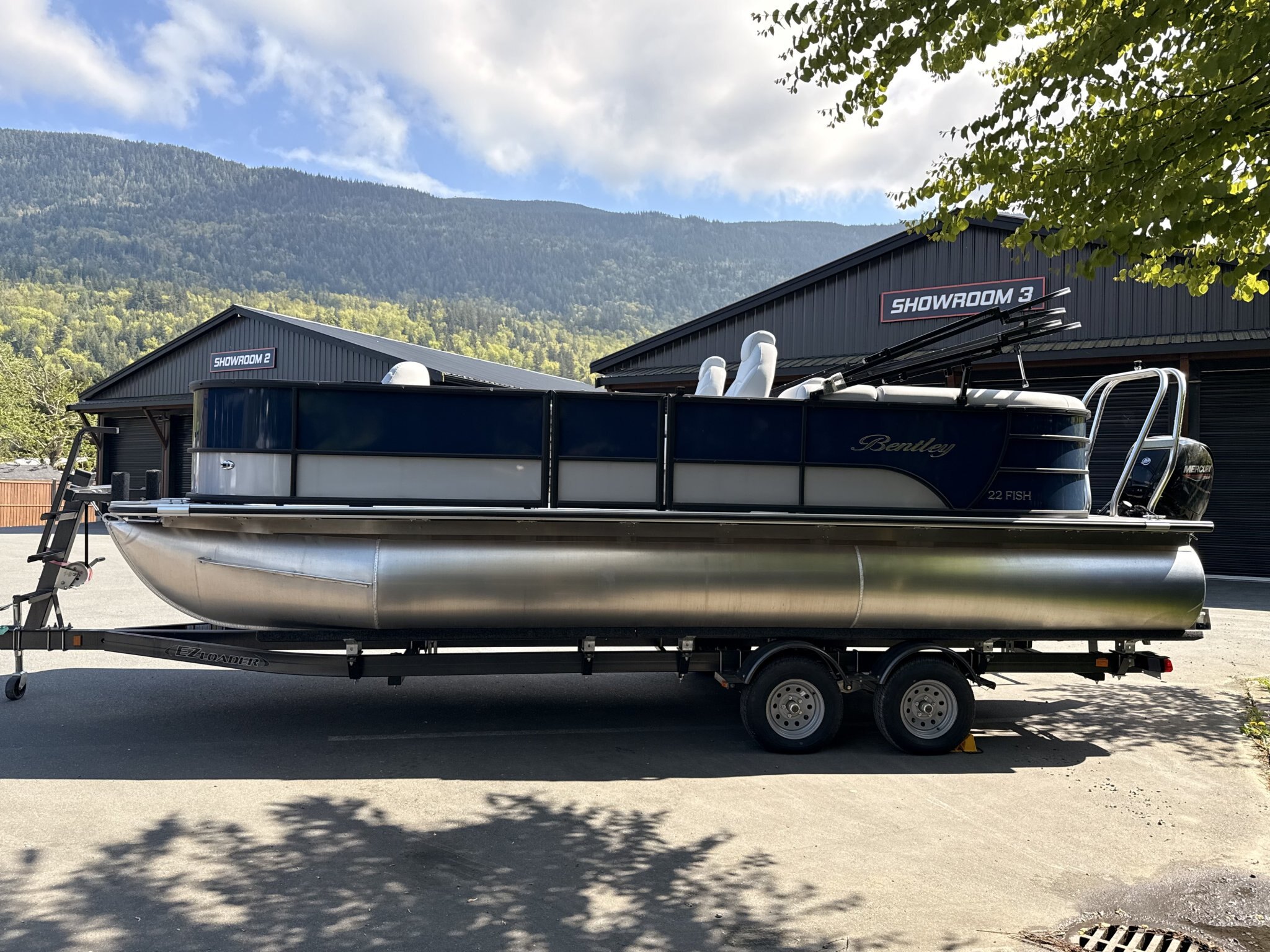 2024 BENTLEY PONTOONS FISH 223 CENTER WALK THROUGH