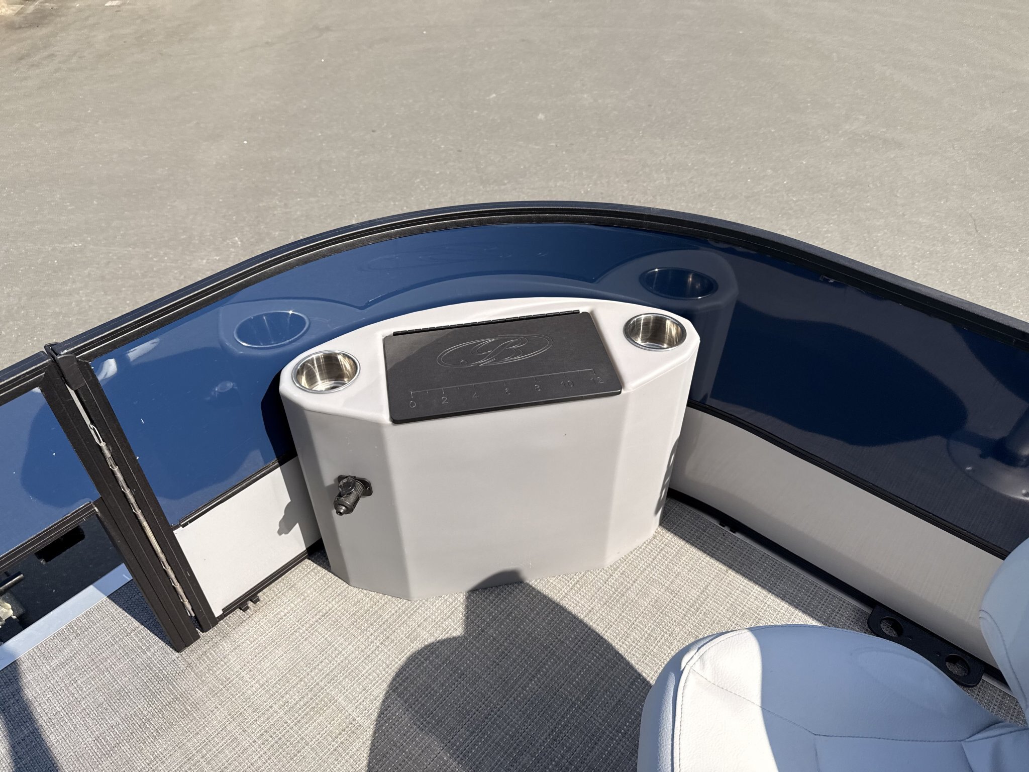 2024 BENTLEY PONTOONS FISH 223 CENTER WALK THROUGH