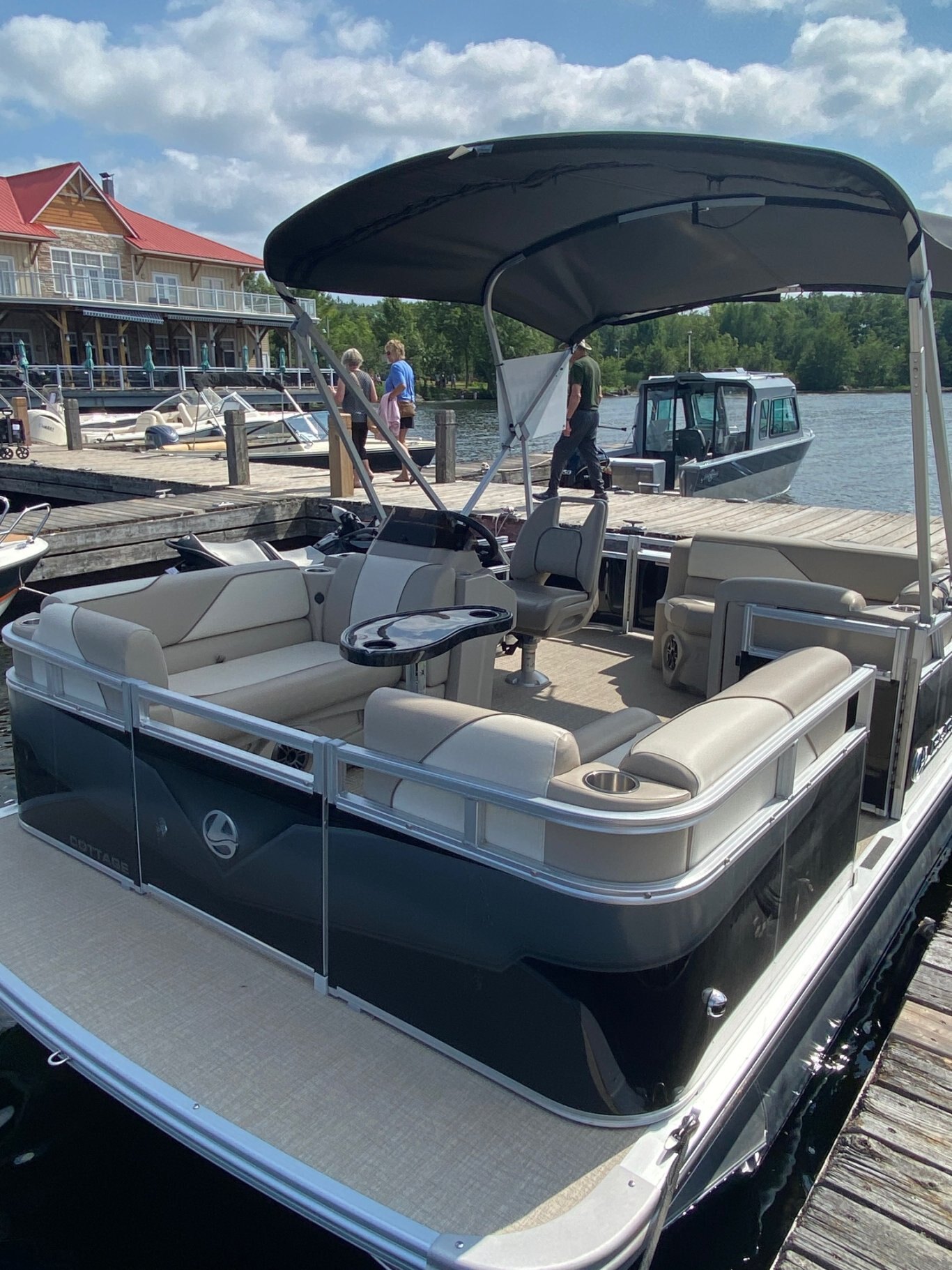 2024 Legend Q Series LE 17 Cottage