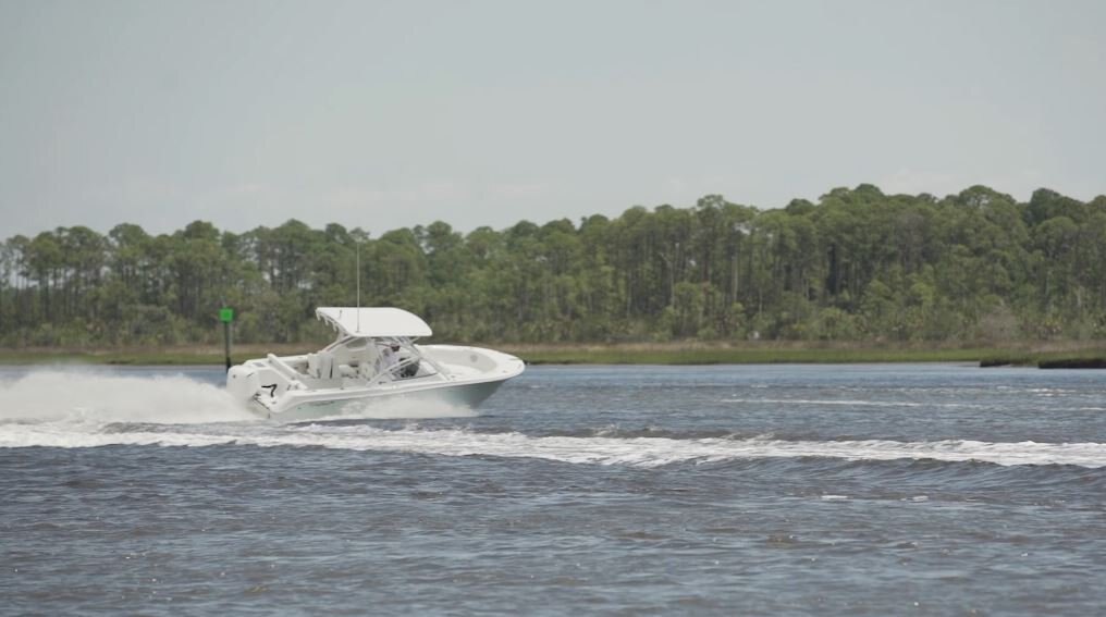 2026 EdgeWater 248CX Crossover Series