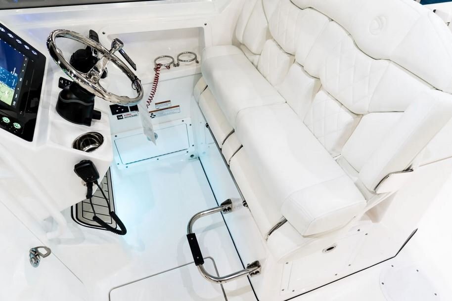 2026 EdgeWater 262CX Crossover Series