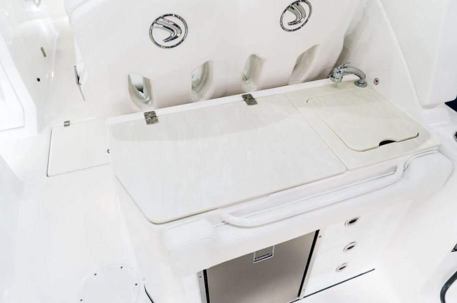 2026 EdgeWater 262CX Crossover Series