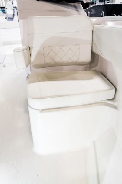 2026 EdgeWater 262CX Crossover Series