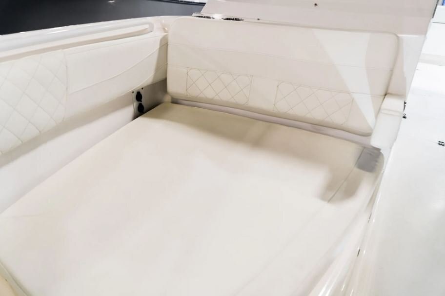 2026 EdgeWater 262CX Crossover Series