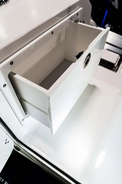 2026 EdgeWater 280CX Crossover Series