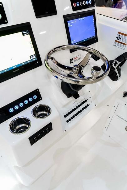 2026 EdgeWater 280CX Crossover Series