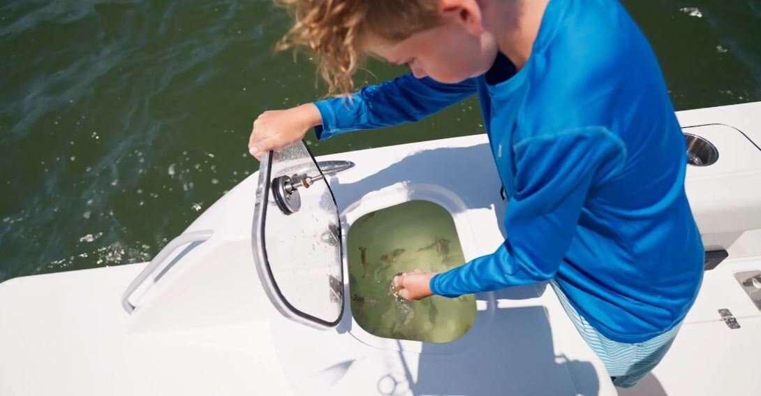 2026 EdgeWater 250CC Center Console Series